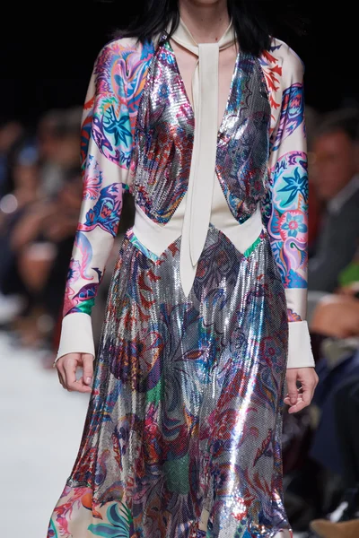 Look 4